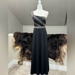 Gorgeous Black One Shoulder Beads &âSequinsâGown/EveningâDress